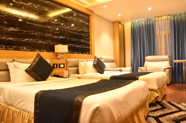 Premier, Twin Beds, The Grand Empire A Boutique Hotel 1/3