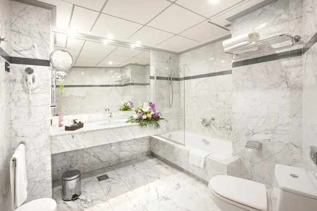 غرفة متصلة عائلية رباعية بأربعة أسرّة بإطلالة على المدينة بغرفتي نوم، Hotel Gran Via Logroño 4/5