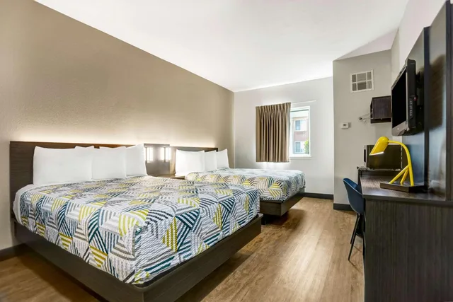 2 Queen Beds - Mobility Accessible Tub, Nsmk, Motel6 Weatherford, TX 1/9