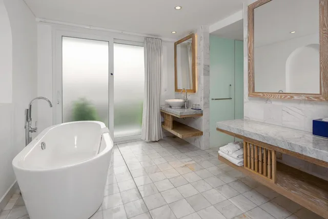 جناح جونيور بسريرين منفصلين بشرفة بحوض استحمام، Risemount Premier Resort Danang 6/6