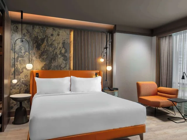 Suite, King Bed, Movenpick Hotel Istanbul Marmara Sea 3/8