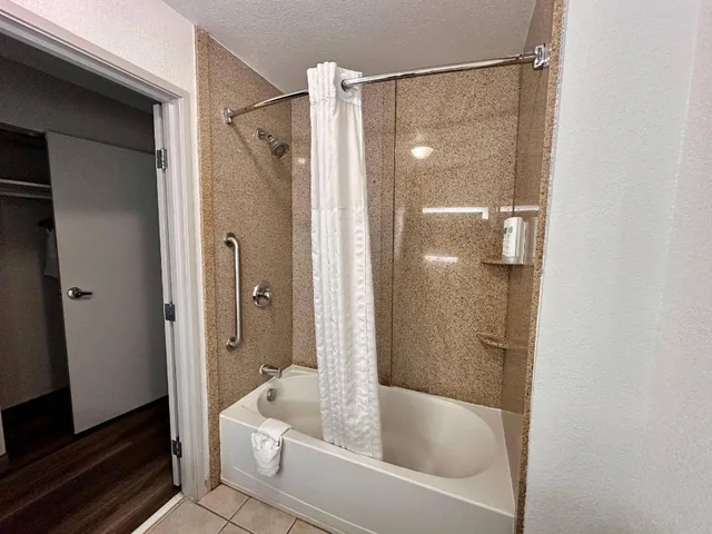 جناح بسريرين كوين لذوي الإعاقة، Country Inn and Suites By Radisson Athens GA 4/4