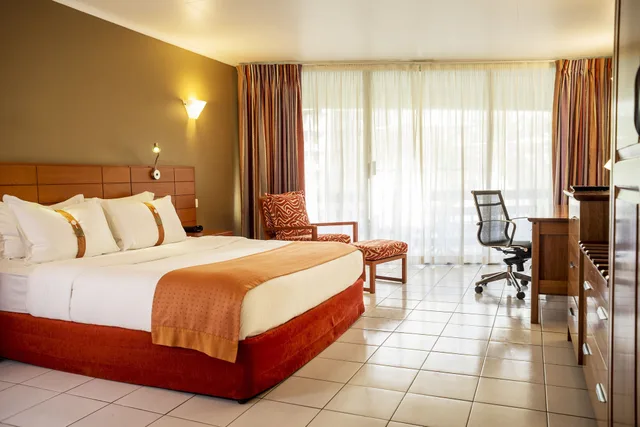 Premium, 2 Queen Beds, Balcony, Holiday Inn Port Moresby 4/10