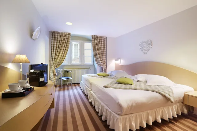غرفة سوبيريور عائلية بسريرين مزدوجين بإطلالة، Hôtel Suisse 2/8