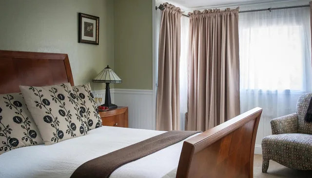 Helena, Suite, King Bed, Jetted Tub، Craftsman Inn 6/10