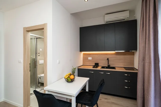استوديو بسرير مزدوج بشرفة، Bacan Serviced Apartments 5/8