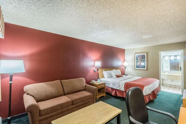 غرفة بسرير كينج مع أريكة، Quality Inn Casa Grande I-10 5/6