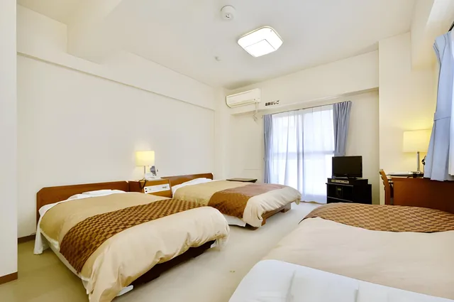 غرفة قياسية ثلاثية بسرير فردي وثلاثة أسرّة للمدخنين، Sky Heart Hotel Kawasaki 1/1