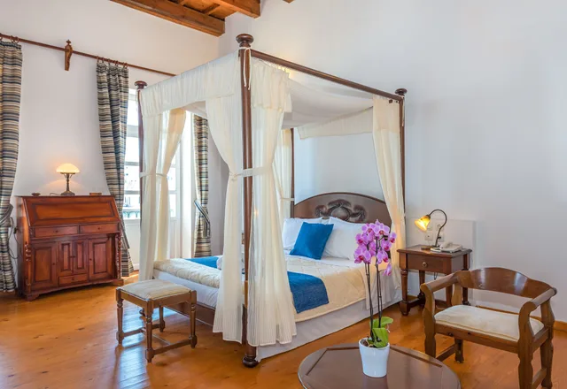 جناح بسرير مزدوج بإطلالة على البحر، Amphora Hotel 2/3