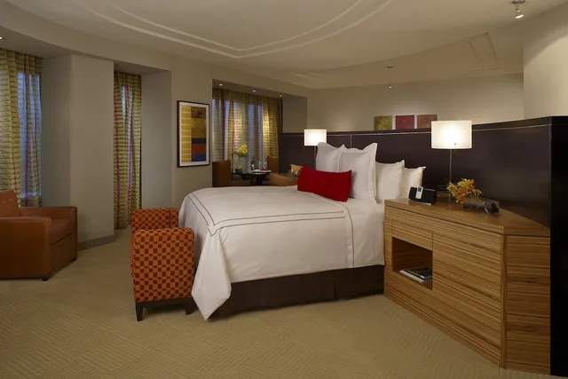 جناح فاخر ركني بسرير كينج، MGM Grand Detroit 2/4