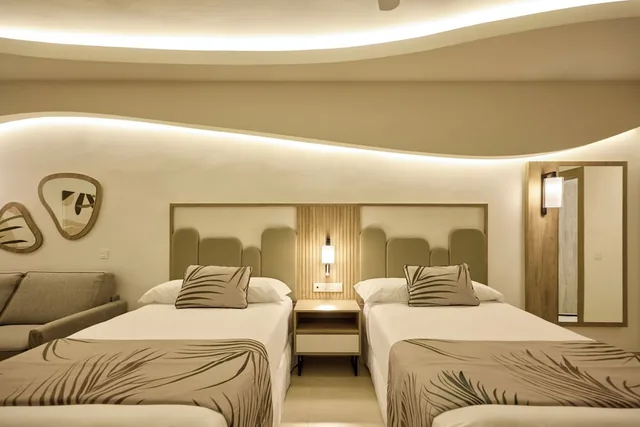 غرفة عائلية بإطلالة على البحر بغرفتي نوم، Riu Palace Aquarelle 3/4