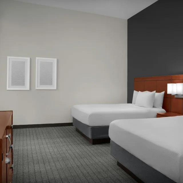 غرفة بسريرين كوين بحوض استحمام لذوي الإعاقة، Courtyard by Marriott San Antonio SeaWorld - Westover Hills 2/6
