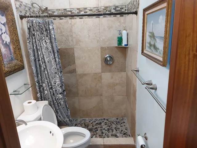 غرفة بسرير كوين بإطلالة على البحر بحمام خاص، Kona Palace in Captain Cook 3/3
