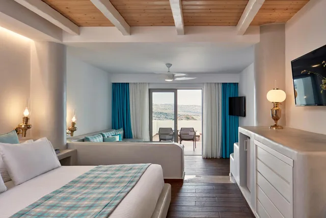 غرفة بسرير مزدوج بإطلالة على البحر بمسبح خاص، Esperos Village Blue and Spa Resort - Adults Only 2/6