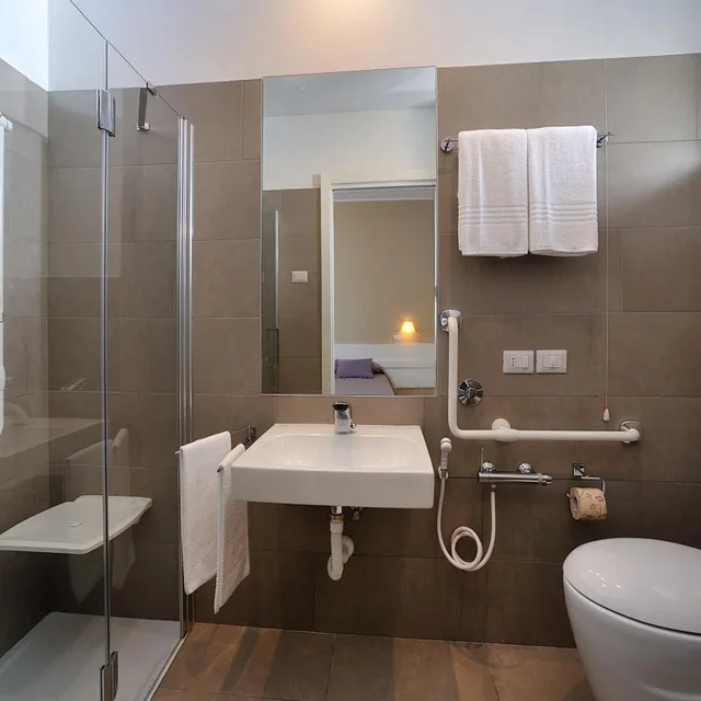 Room, Double or Twin Bed, Side Sea View، Delle Nazioni 5/7