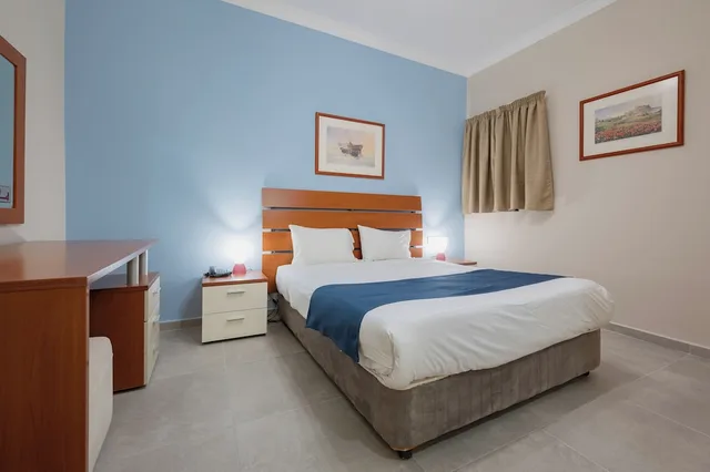 شقة رباعية بسريرين منفصلين بشرفة بغرفة نوم واحدة، Xemxija Bay Hotel (ex Porto Azzurro) 1/2
