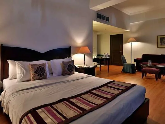 غرفة تنفيذية بسرير كينج، The Acacia Hotel 2/5