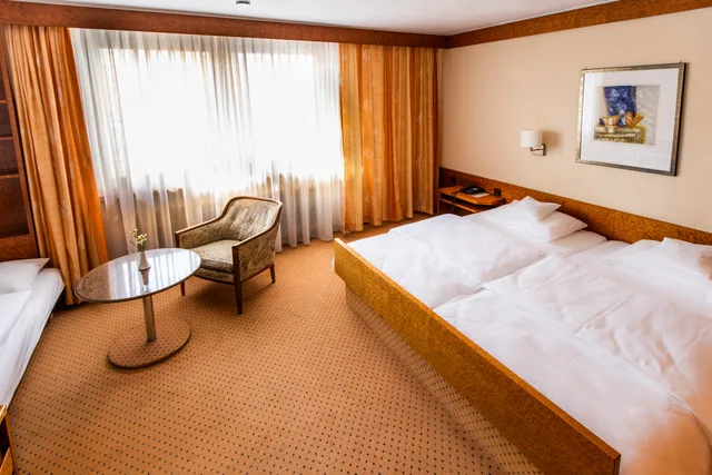 Standard, Double Bed, Royal Stuttgart 1/10