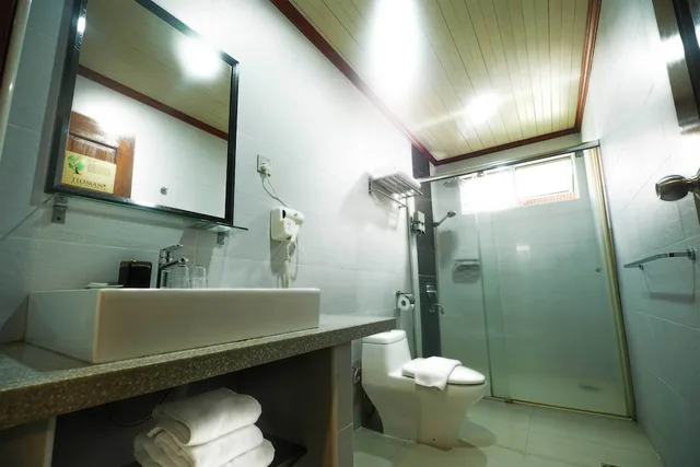 غرفة تنفيذية ثلاثية بسرير كينج وسرير فردي، Tioman Dive Resort 3/3