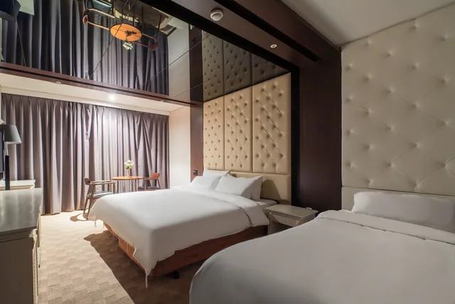 Renovated, Family, Twin Beds, 1 Double and 1 Single Bed، Hotel Aqua Palace 1/1