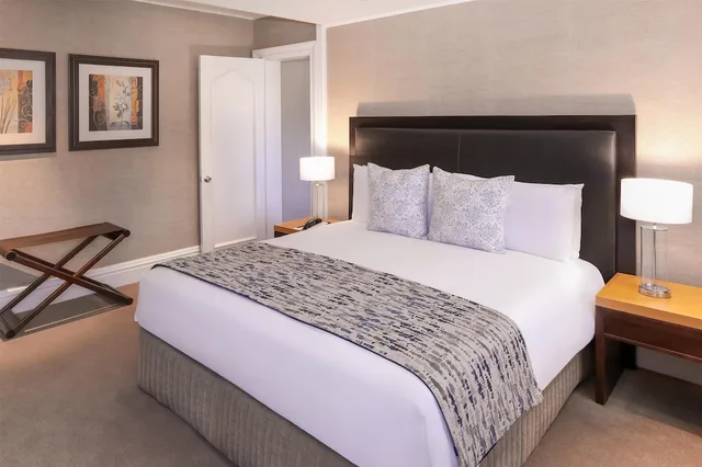 جناح رئاسي بسرير كينج، Southern Sun Cape Sun 2/3