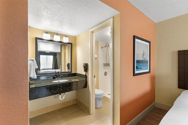 جناح، Best Western Space Shuttle Inn 7/8