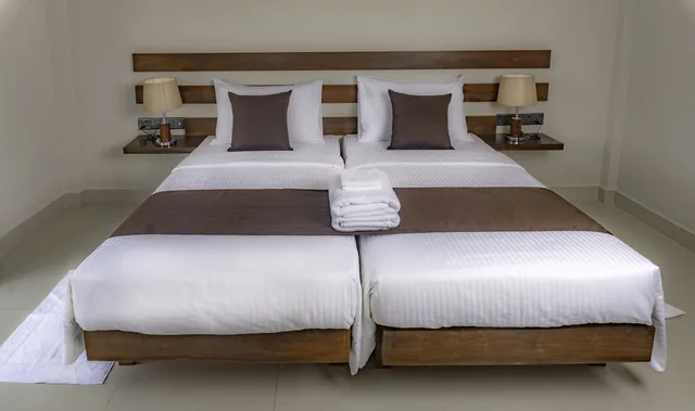 غرفة ديلوكس بسريرين منفصلين بإطلالة على القناة، Hive 68 - Hotel And Resorts Negombo 3/6