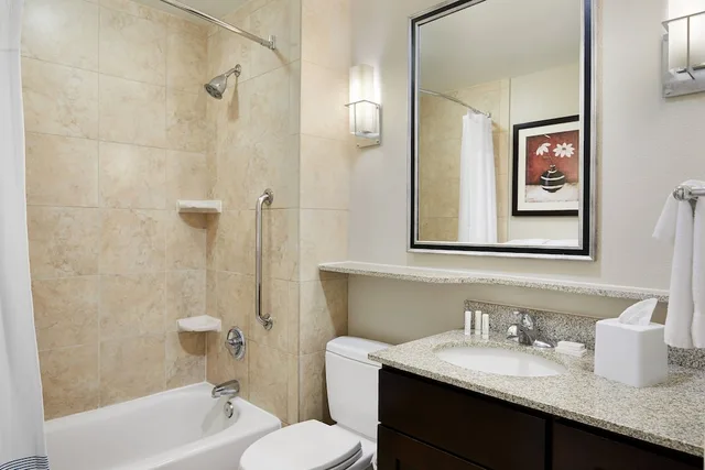 جناح استوديو بسريرين كوين مع أريكة، TownePlace Suites Midland 3/4