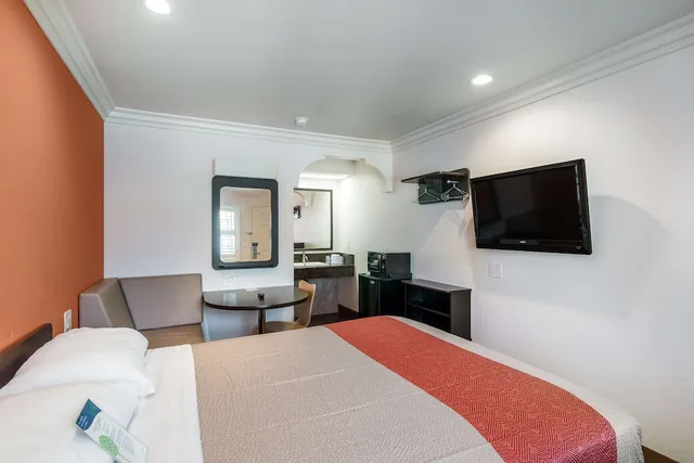 غرفة ديلوكس بسرير كوين، Motel6 Lomita, CA 1/10