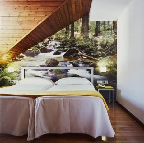 Room, Attic، Pessets 1/3