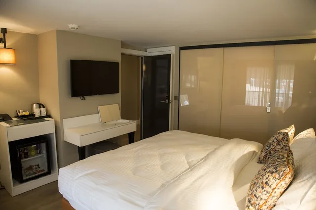 جناح عائلي بسريرين كينج وسريرين كوين بغرفتي نوم، Sparkle Hotel 10/10
