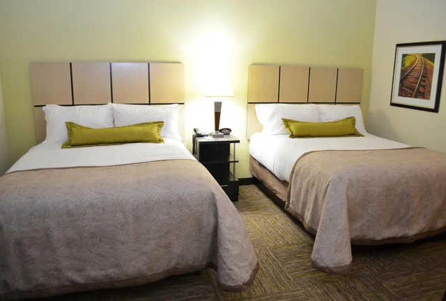 استوديو بسريرين كوين لذوي الإعاقة، Candlewood Suites Greenville 1/2