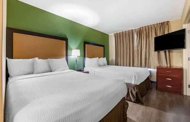 جناح بسريرين مزدوجين بغرفة نوم واحدة مع أريكة، Extended Stay America Select Suites - Orlando - Maitland - Summit Tower Blv 2/3