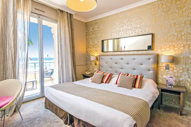 غرفة كومفورت بسرير مزدوج أو سريرين منفصلين بإطلالة على البحر بشرفة، Le Royal Nice Promenade des Anglais 1/2