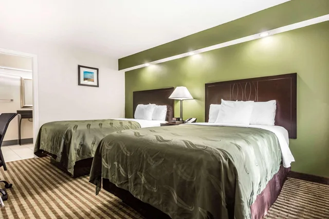 غرفة بسريرين مزدوجين لذوي الإعاقة، Quality Inn Lancaster SC 1/3