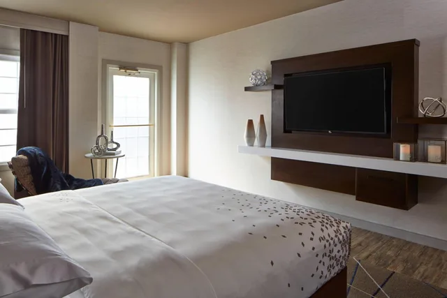 1 Bedroom, Suite, King Bed, Large, The Del Monte Lodge Renaissance Rochester Hotel Spa 5/9