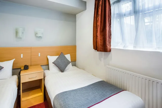 غرفة ديلوكس ثلاثية، London Guest House by OYO - Acton 6/10