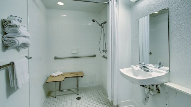 غرفة قياسية بسرير مزدوج لذوي الإعاقة، Motel6 Everett, WA - North 7/10