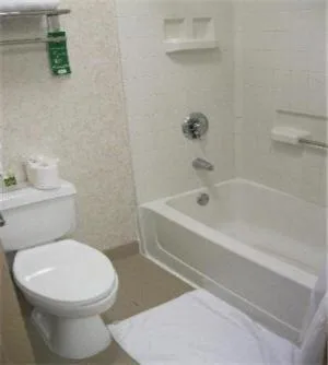 غرفة بسرير كينج بجاكوزي، Crystal Inn Hotel & Suites Salt Lake City 4/9