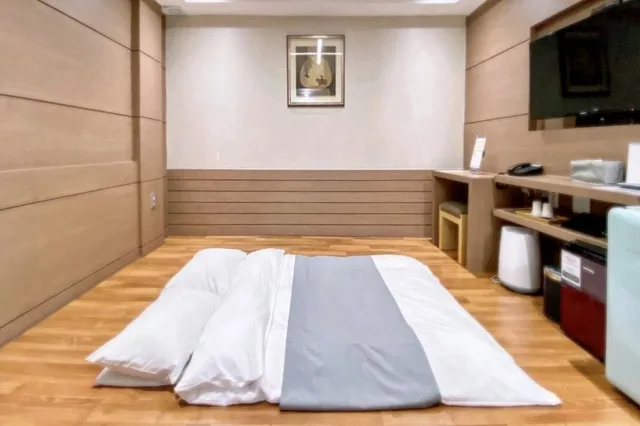 غرفة عائلية بفراش فوتون بإطلالة على المدينة، Galaxy Hotel 3/8