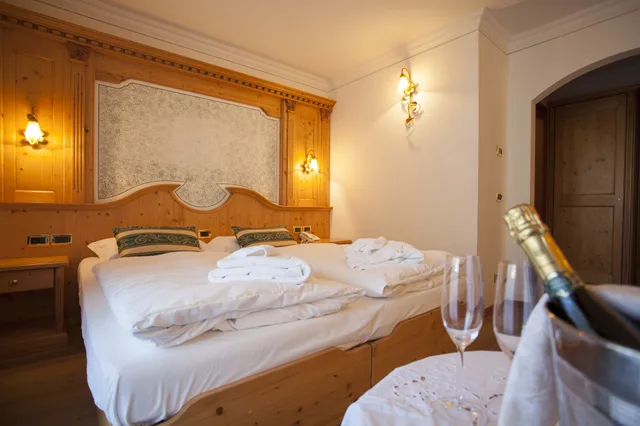 غرفة كومفورت بسرير مزدوج وسرير فردي، Hotel Chalet all Imperatore 3/4