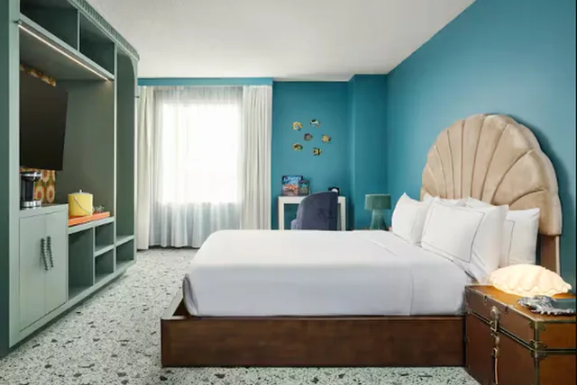 Pop Culture Theme, Hyperthemed، The Curtis Denver a DoubleTree by Hilton Hotel 1/4