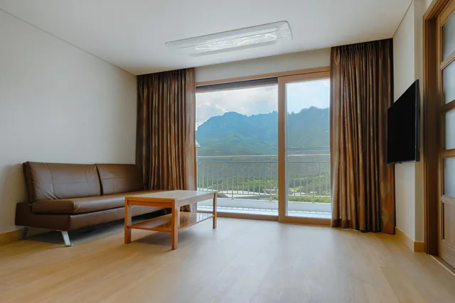 Sono Belle, East, Suite, Seorak Mountain View, Ondol Floor, Kitchen، Sono Del Pino 1/1