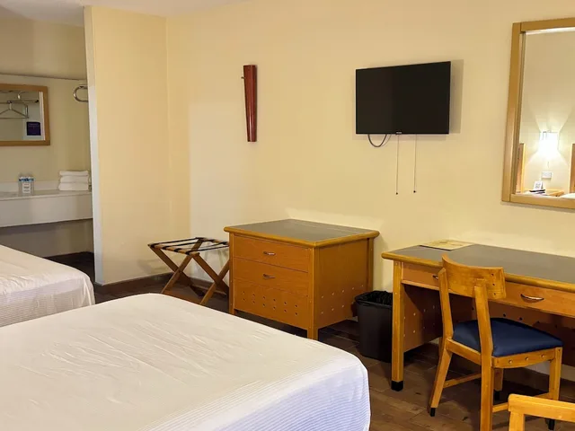 Inner, Colonial, 2 Double Beds, with View، Colonial Ciudad Juarez 6/8