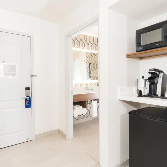 جناح لذوي الإعاقة، Holiday Inn Express Hollywood Walk of Fame An Ihg Hotel 2/8