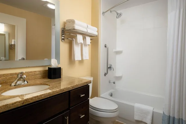 جناح بسرير كوين بغرفة نوم واحدة مع أريكة، Towneplace Suites By Marriott Ann Arbor 4/8
