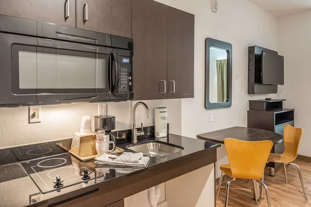 Deluxe, 2 Queen Beds, Kitchenette, Studio6 Lake Charles, LA 8/8