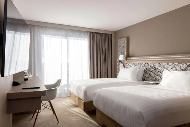 Connecting, Family, King and Queen Bed, Hilton Garden Inn Le Havre Centre 2/9