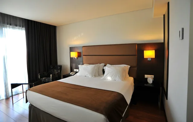 Room, Double or Twin Bed, with Child Extra Bed، Axis Porto Business & Spa Hotel 2/4