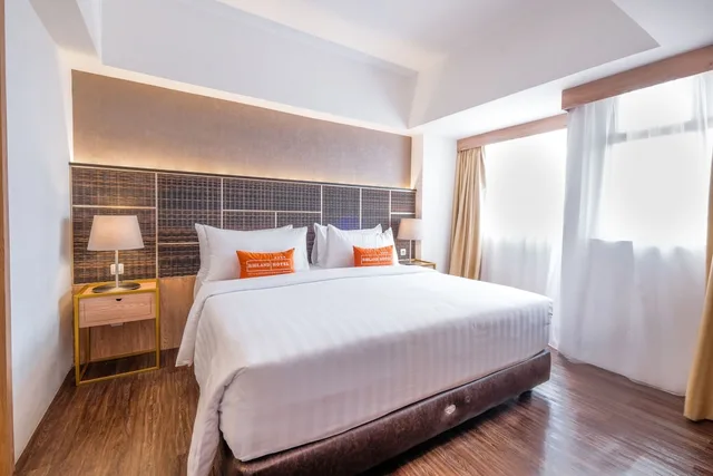 جناح بسرير كينج بشرفة، Bigland Hotel Bogor 6/10